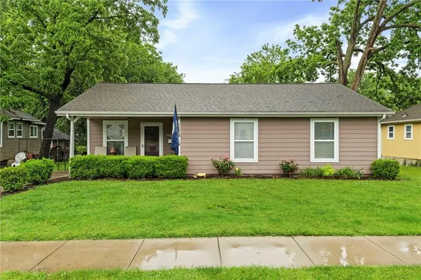 $228,000 | 727 South Sycamore Street, Ottawa, KS 66067