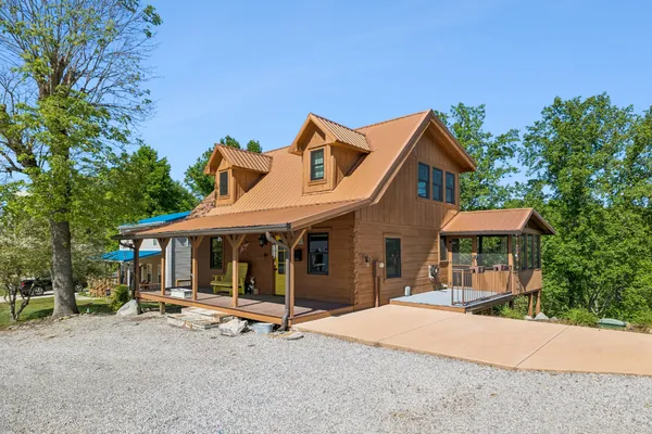 $689,900 | 225 Bill Hunter Road, Celina, TN 38551