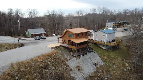 $689,900 | 225 Bill Hunter Road, Celina, TN 38551