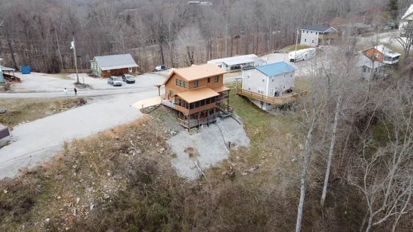 $689,900 | 225 Bill Hunter Road, Celina, TN 38551