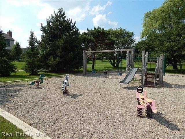 1709 Grandview Drive Rochester, MI 48306 - Photo 23 of 25 NFF child area.JPG