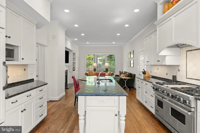 $1,475,000 | 9200 Town Gate Lane, Bethesda, MD 20817