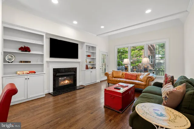 $1,475,000 | 9200 Town Gate Lane, Bethesda, MD 20817