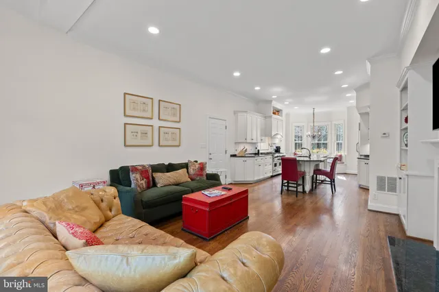 $1,475,000 | 9200 Town Gate Lane, Bethesda, MD 20817