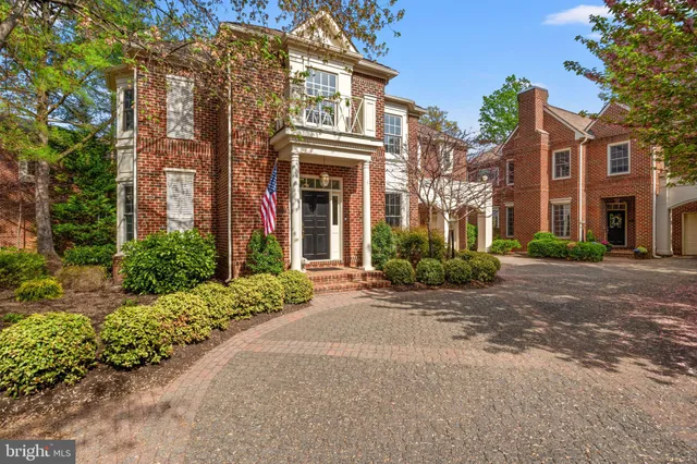 $1,475,000 | 9200 Town Gate Lane, Bethesda, MD 20817