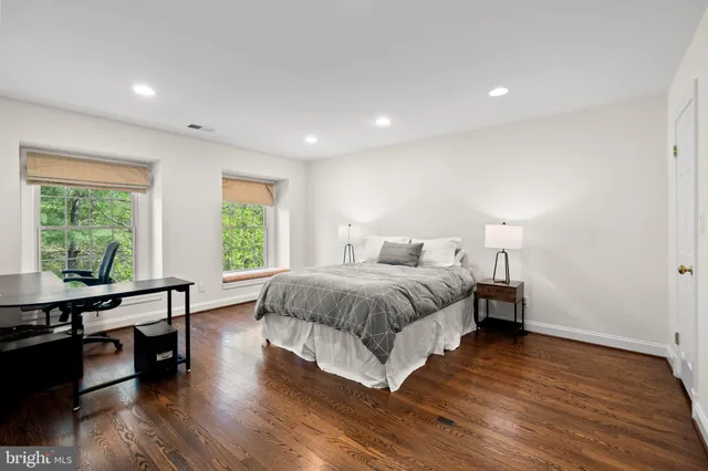 $1,475,000 | 9200 Town Gate Lane, Bethesda, MD 20817