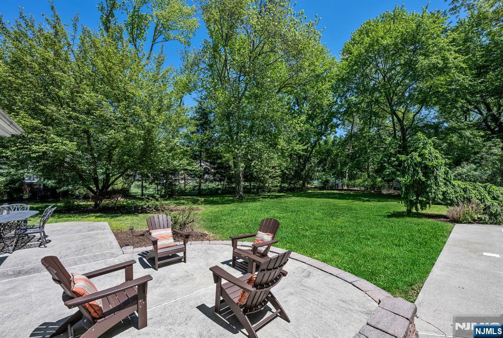 411 Snyder Road Wyckoff, NJ 07481 - Photo 35 of 36 a view of a chair and table in the garden