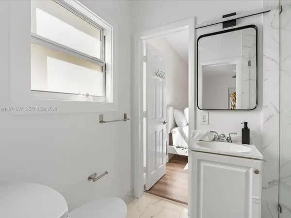 a en suite bathroom with a toilet sink and mirror