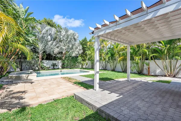 a view of a backyard with tree