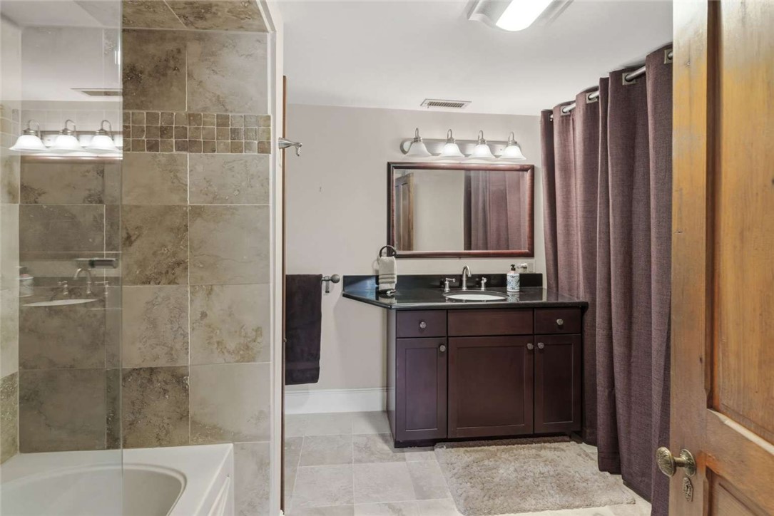 6 Howe Avenue, Unit 8 Newport, RI 02840 - Photo 9 of 20