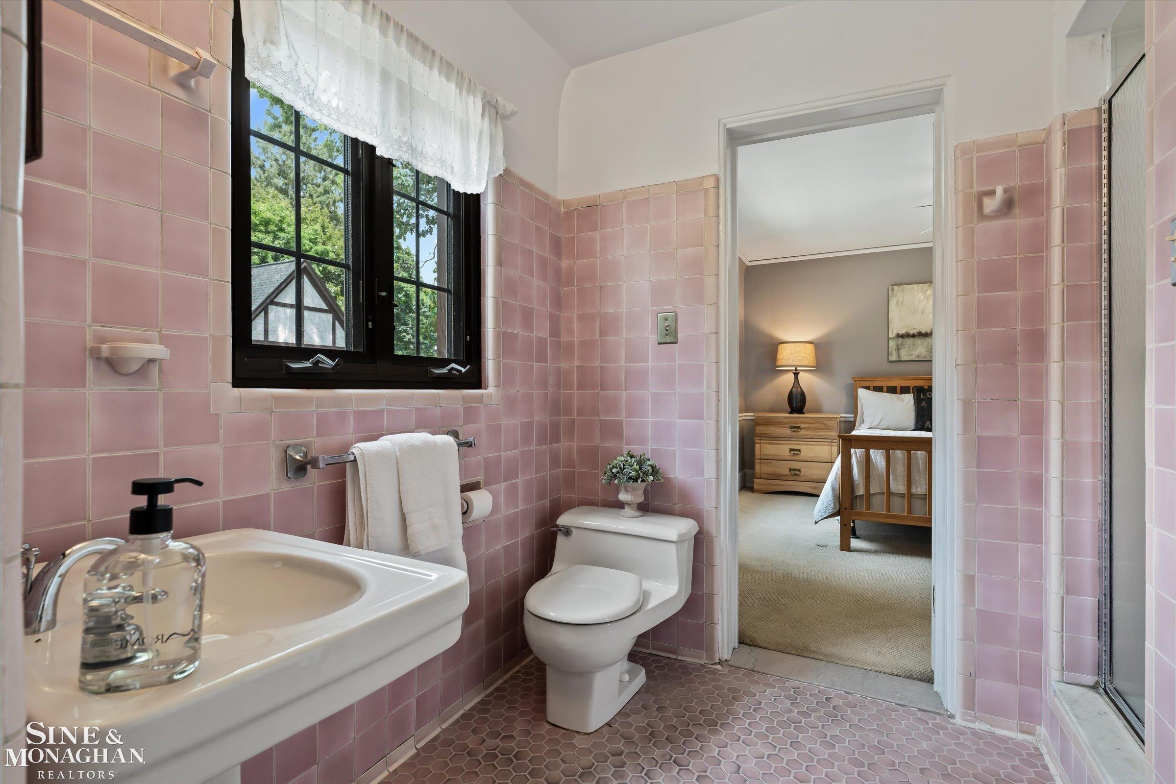 542 Lakepointe Street Grosse Pointe Park, MI 48230 - Photo 26 of 48