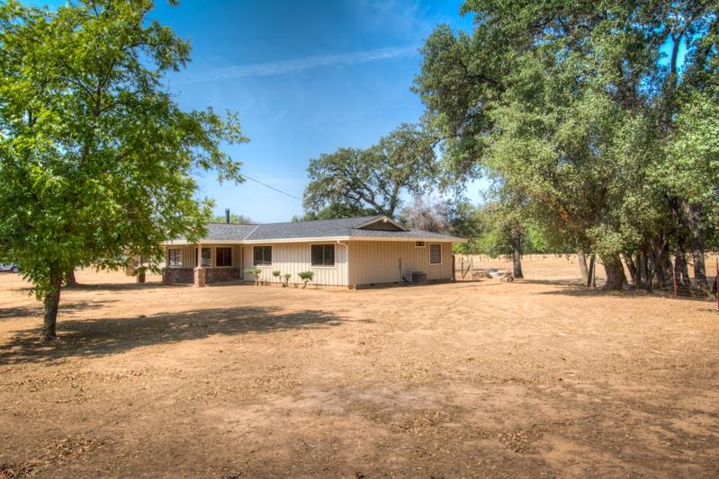 6270 Deschutes Road Anderson, CA 96007 - Photo 15 of 39 Right Front of Home
