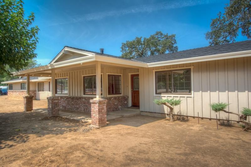6270 Deschutes Road Anderson, CA 96007 - Photo 17 of 39 Front Covered Entry