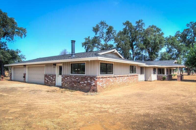 6270 Deschutes Road Anderson, CA 96007 - Photo 24 of 39 Looking at Garage
