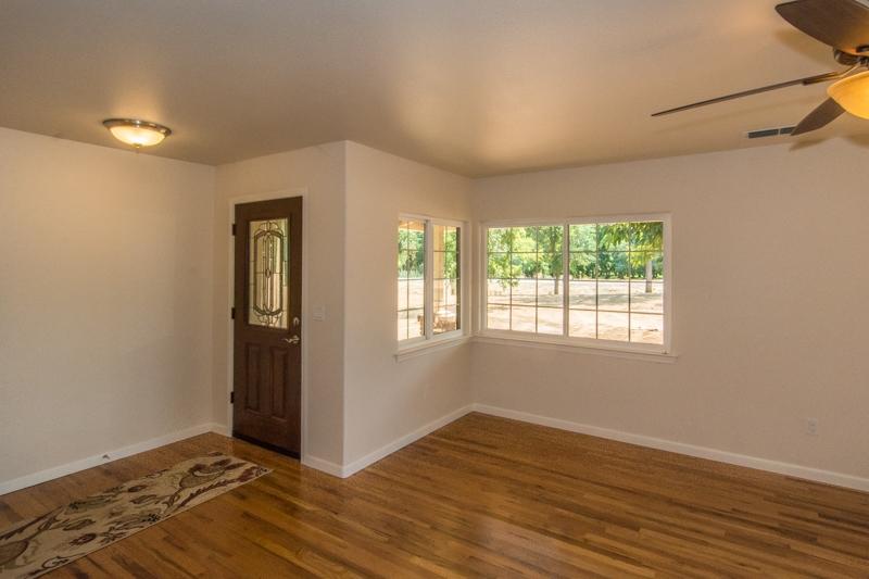 6270 Deschutes Road Anderson, CA 96007 - Photo 26 of 39 Living Room Hard Wood
