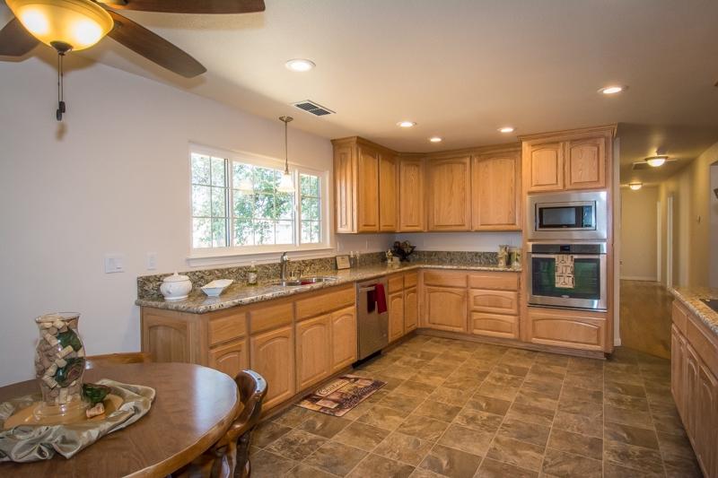 6270 Deschutes Road Anderson, CA 96007 - Photo 30 of 39 Kitchen