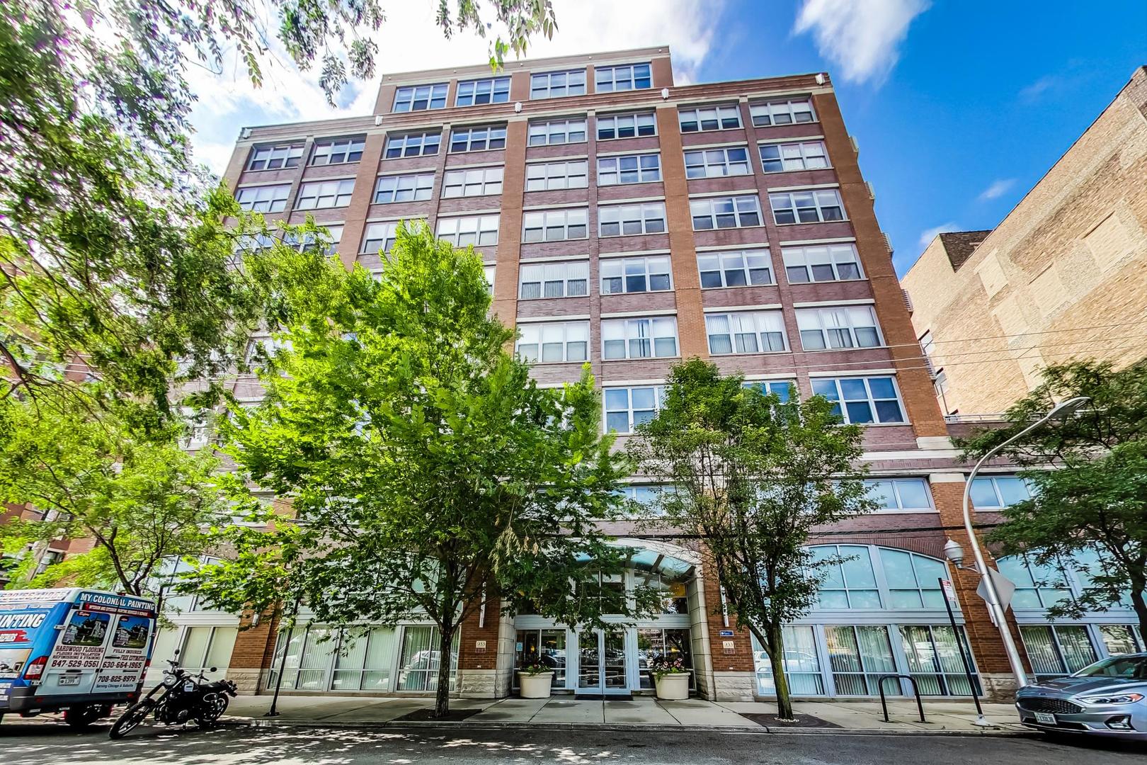 933 West Van Buren Street, Unit 726 Chicago, IL 60607 - Photo 1 of 31 a front view of a building