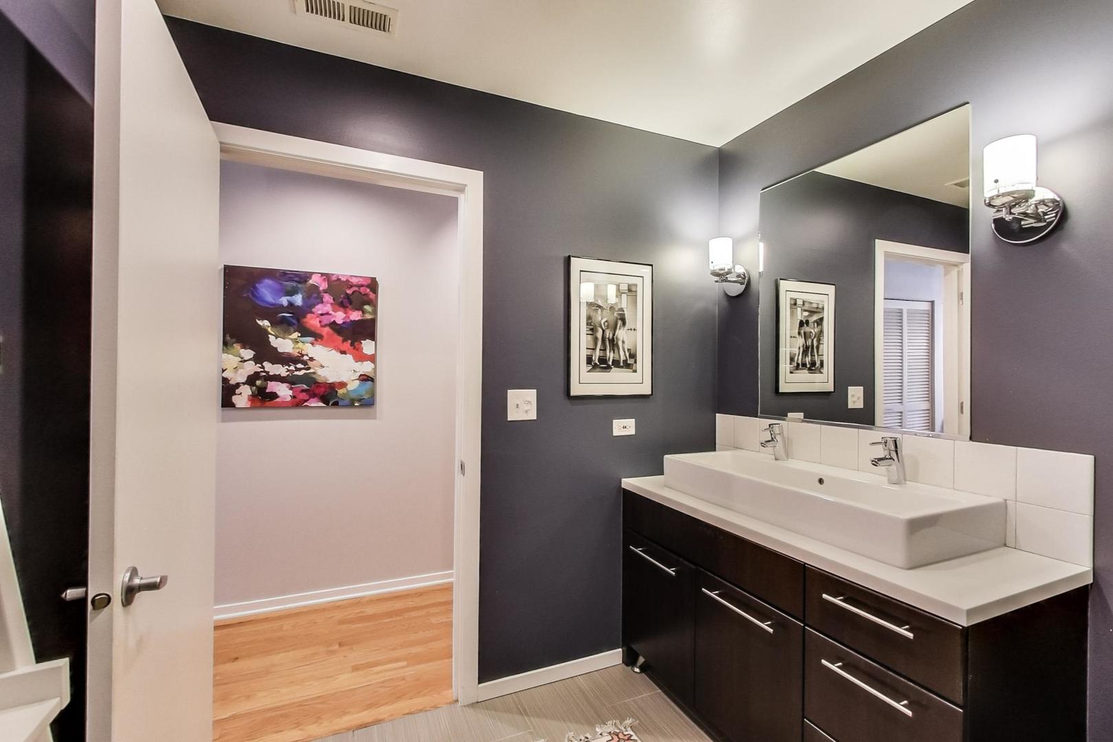 933 West Van Buren Street, Unit 726 Chicago, IL 60607 - Photo 18 of 31 a bathroom with a sink vanity and a mirror