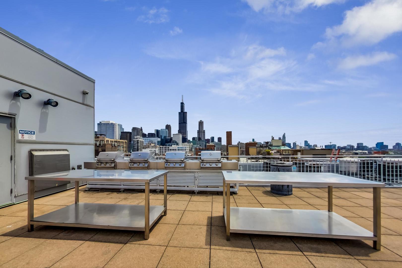 933 West Van Buren Street, Unit 726 Chicago, IL 60607 - Photo 22 of 31 a picture of a city view