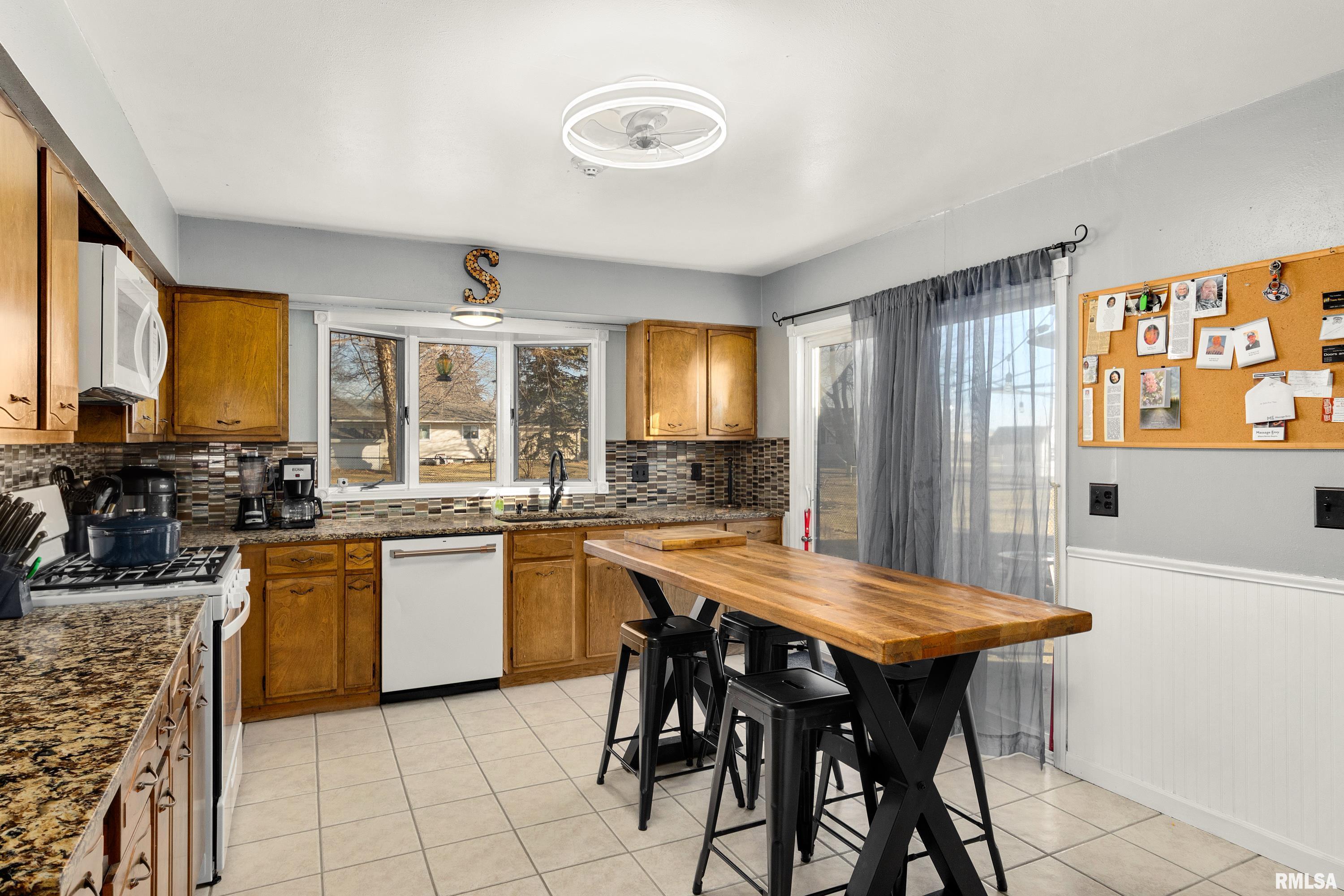 1506 Kern Road Washington, IL 61571 - Photo 16 of 41