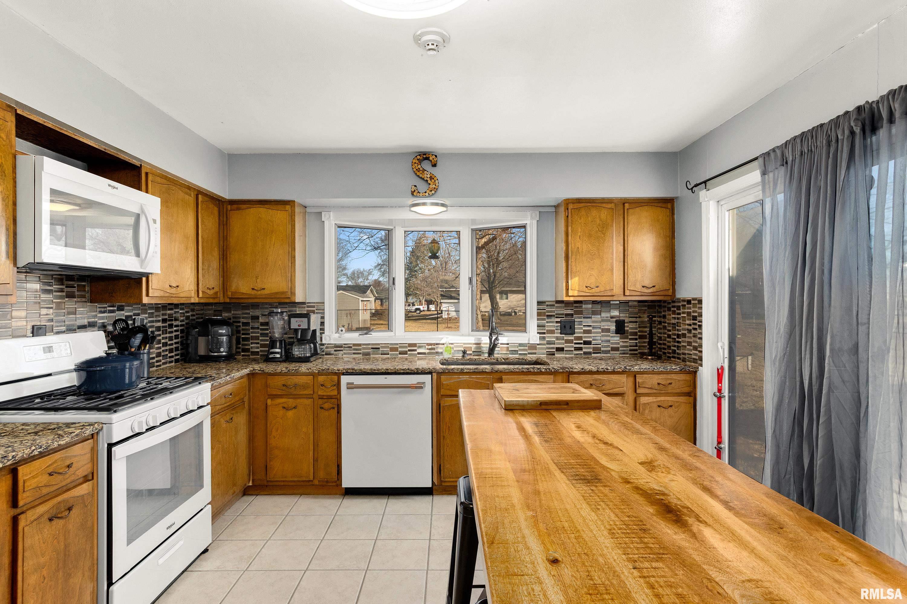 1506 Kern Road Washington, IL 61571 - Photo 17 of 41