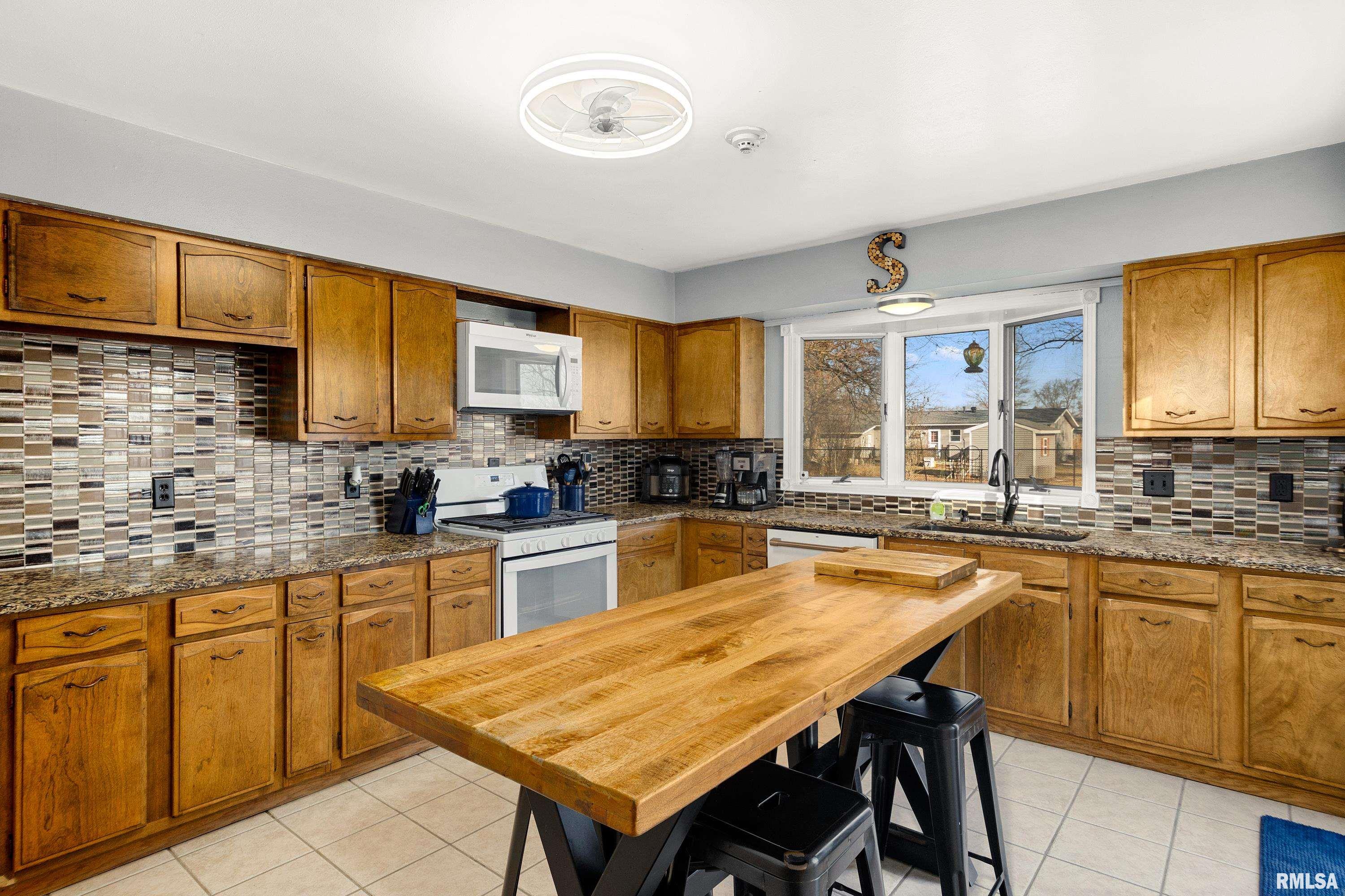 1506 Kern Road Washington, IL 61571 - Photo 18 of 41