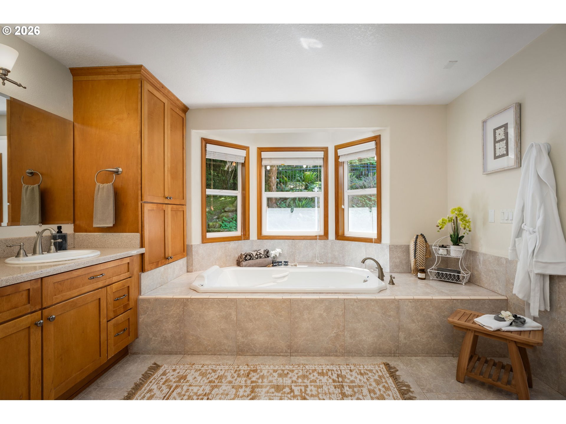 4566 Southeast Aldercrest Road Milwaukie, OR 97222 - Photo 21 of 38 Bathroom, Attached
