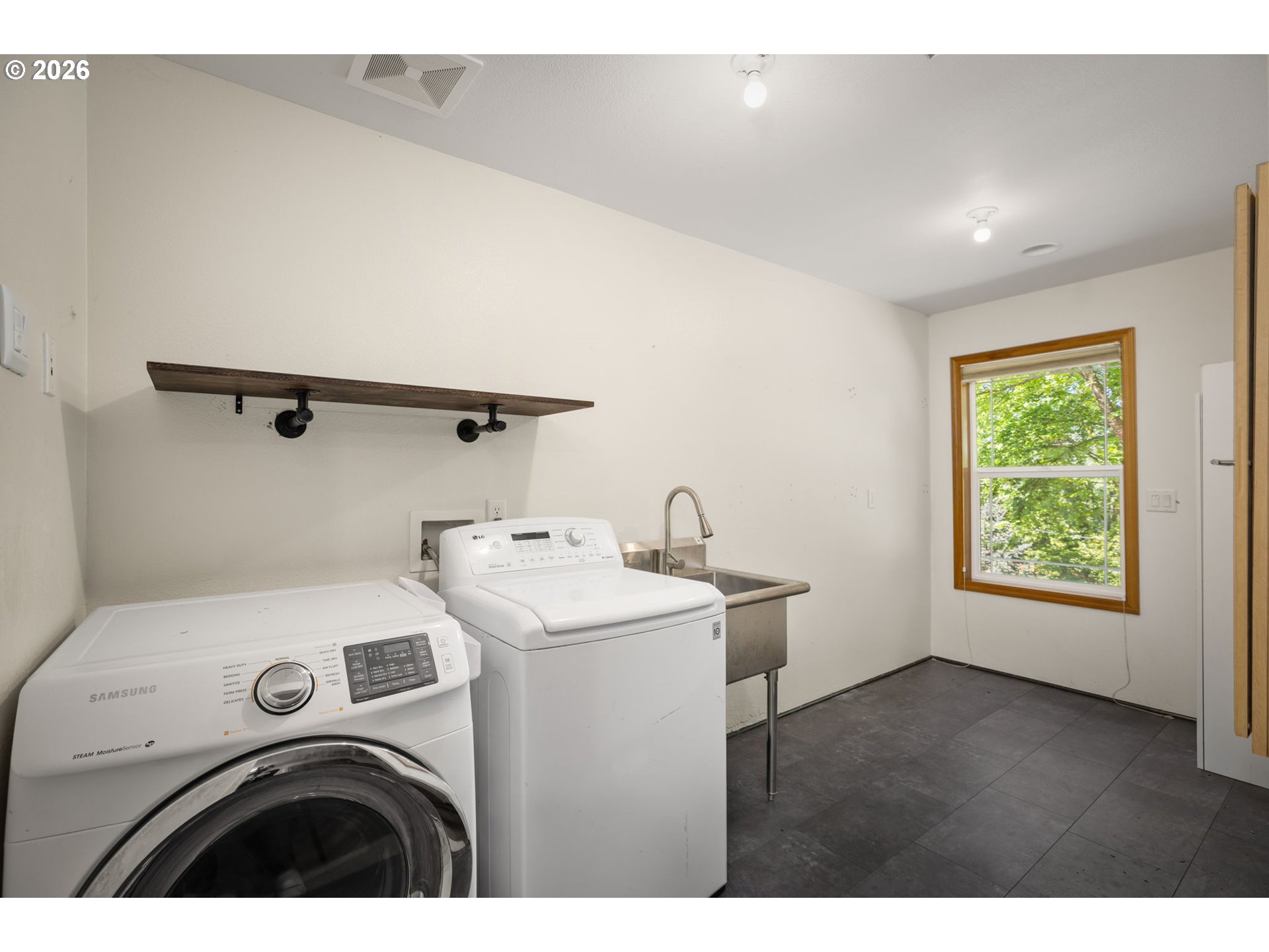 4566 Southeast Aldercrest Road Milwaukie, OR 97222 - Photo 28 of 38 Laundry