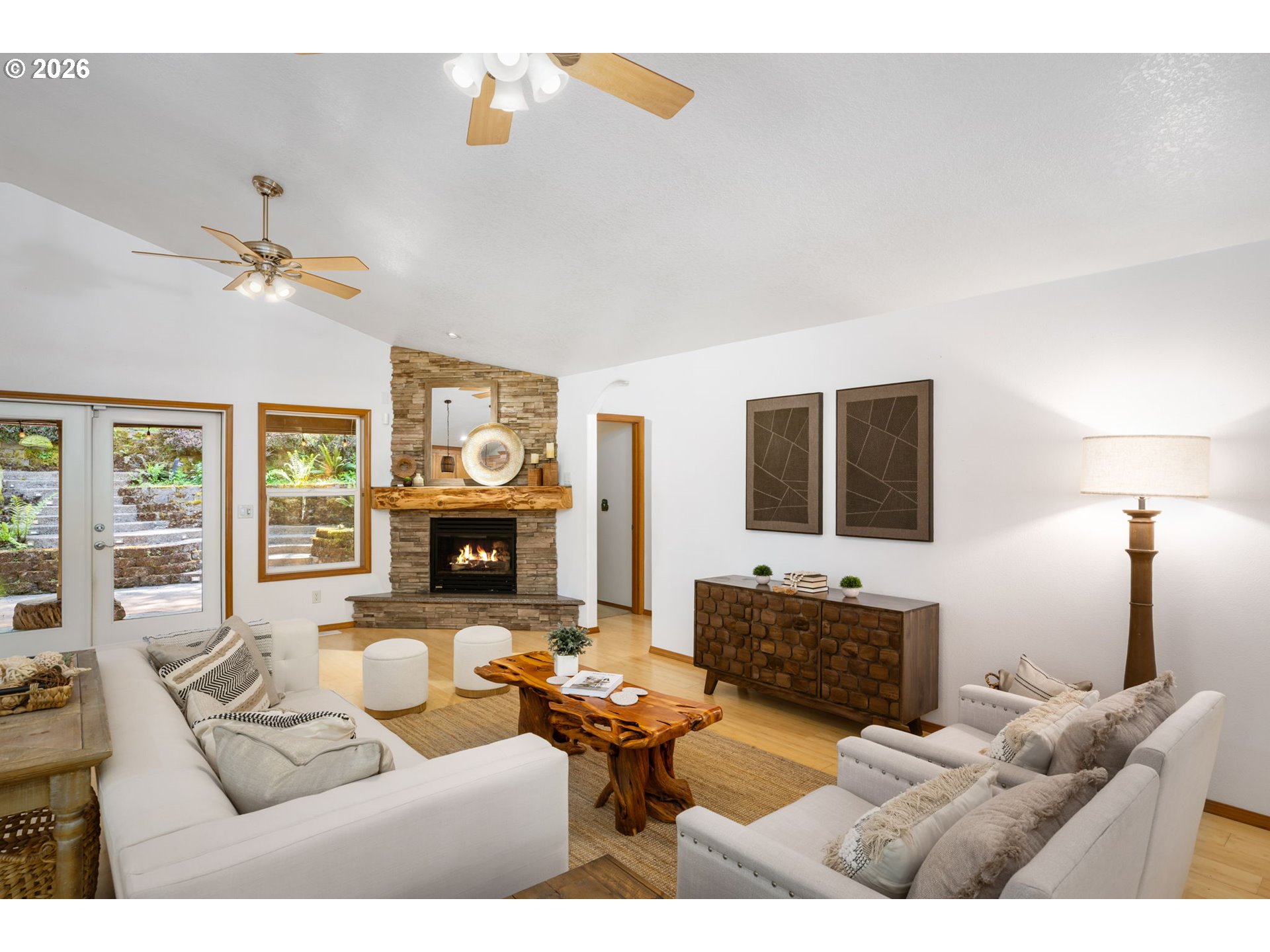 4566 Southeast Aldercrest Road Milwaukie, OR 97222 - Photo 6 of 38 Living Room