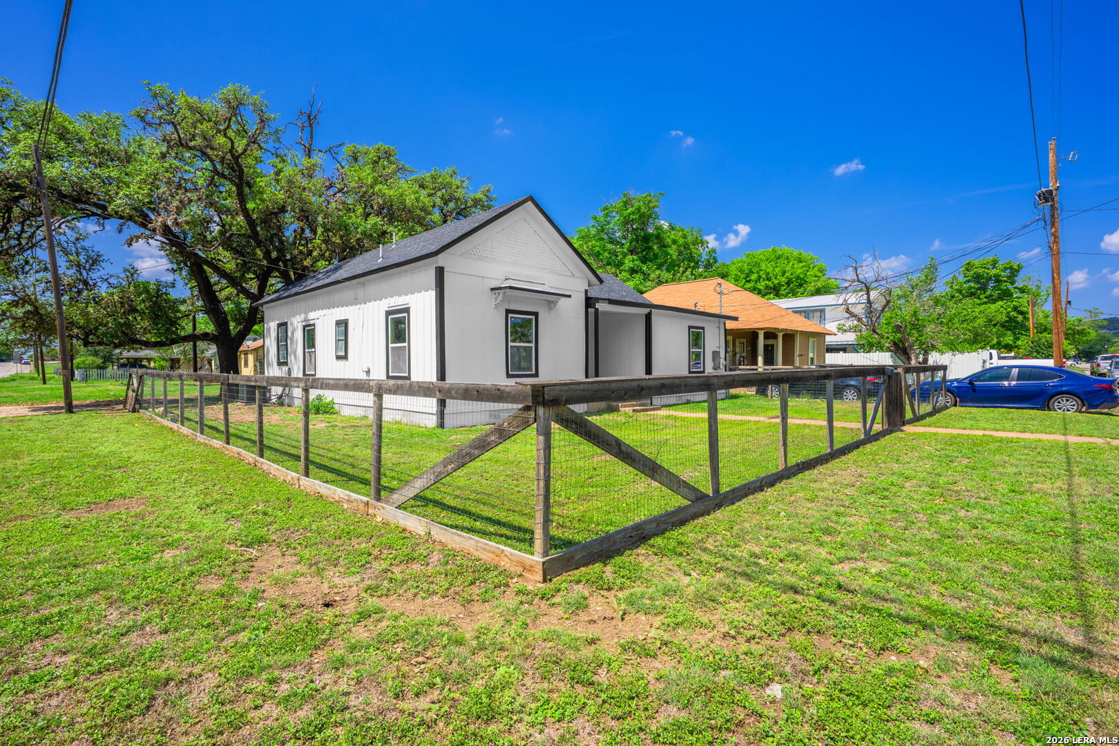 502 Ross Street Kerrville, TX 78028 - Photo 2 of 21