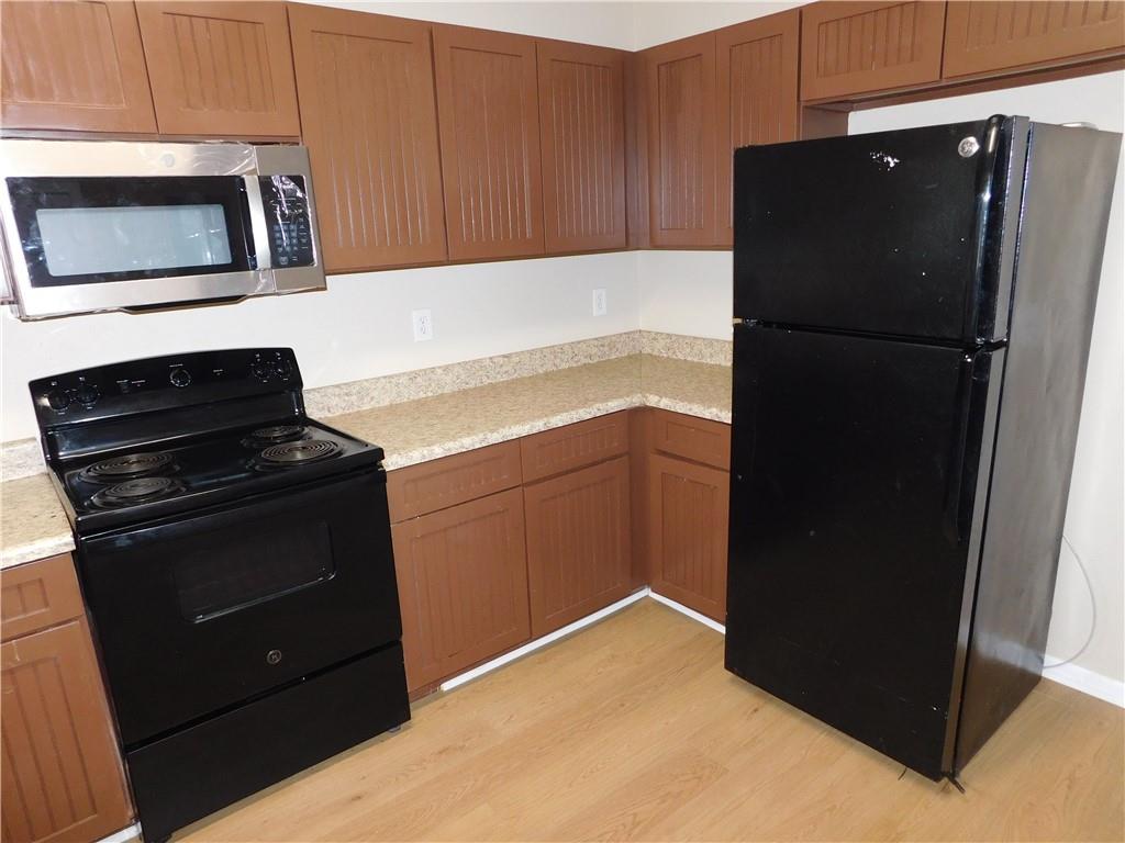 1005 Linam Avenue Southeast Atlanta, GA 30315 - Photo 14 of 29 a kitchen with a refrigerator stove and microwave