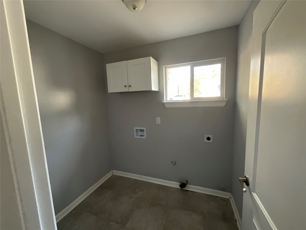 239 Old Firetower Road Bastrop, TX 78602 - Photo 26 of 39 an empty room with a window