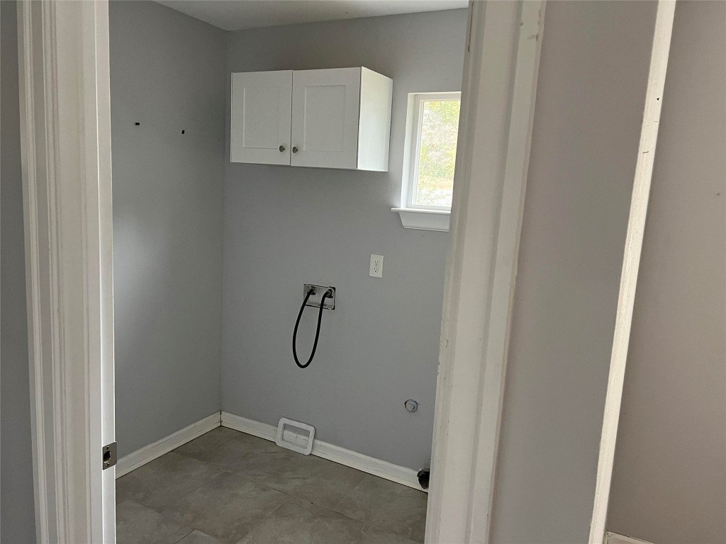 239 Old Firetower Road Bastrop, TX 78602 - Photo 9 of 39 a view of an empty room