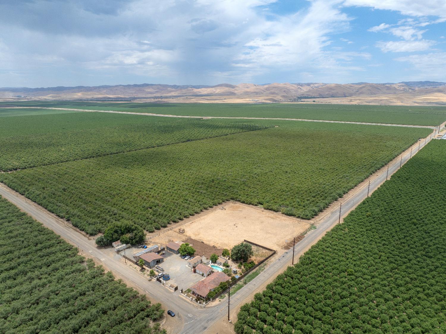 18401 Davis Road Patterson, CA 95363 - Photo 13 of 20 a view of a field with an ocean