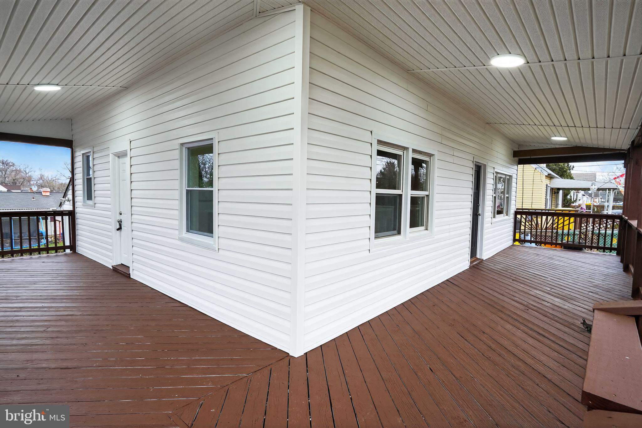 318 Holy Cross Road Baltimore, MD 21225 - Photo 5 of 29