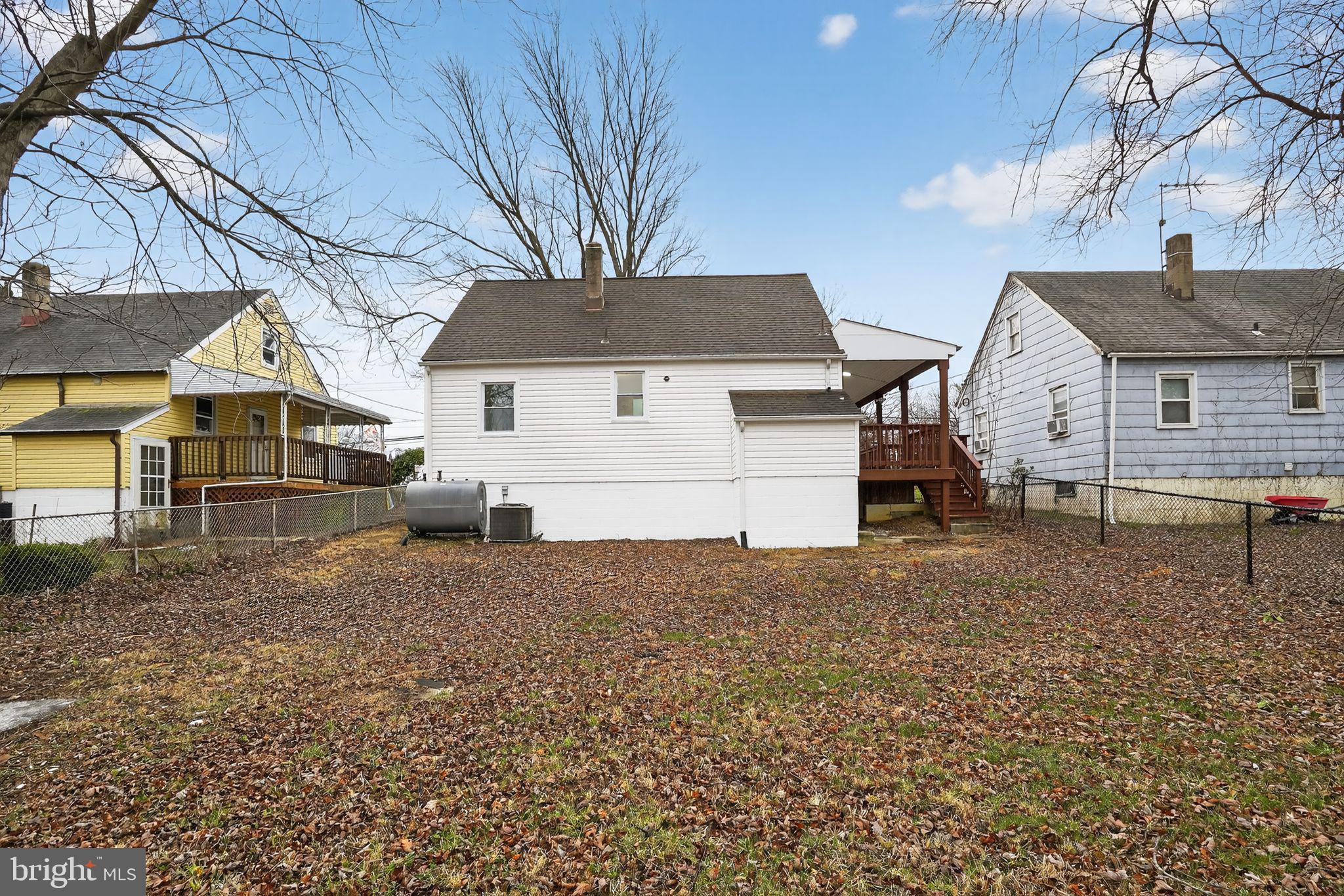 318 Holy Cross Road Baltimore, MD 21225 - Photo 8 of 29