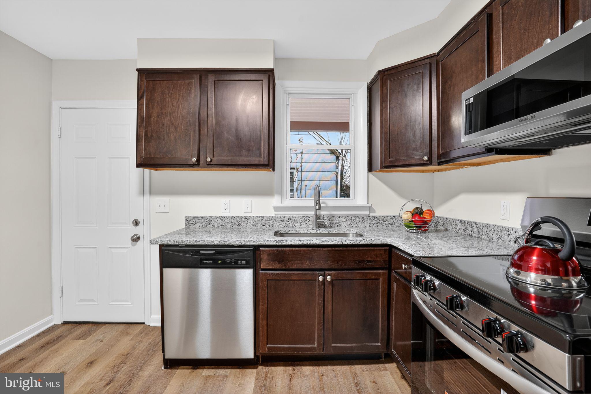 318 Holy Cross Road Baltimore, MD 21225 - Photo 10 of 29