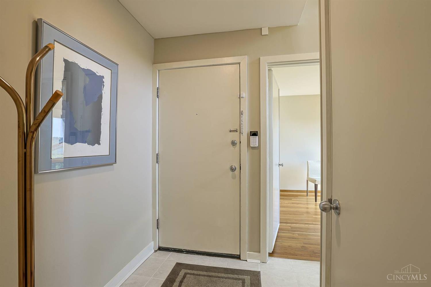 1022 Hatch Street Cincinnati, OH 45202 - Photo 5 of 50