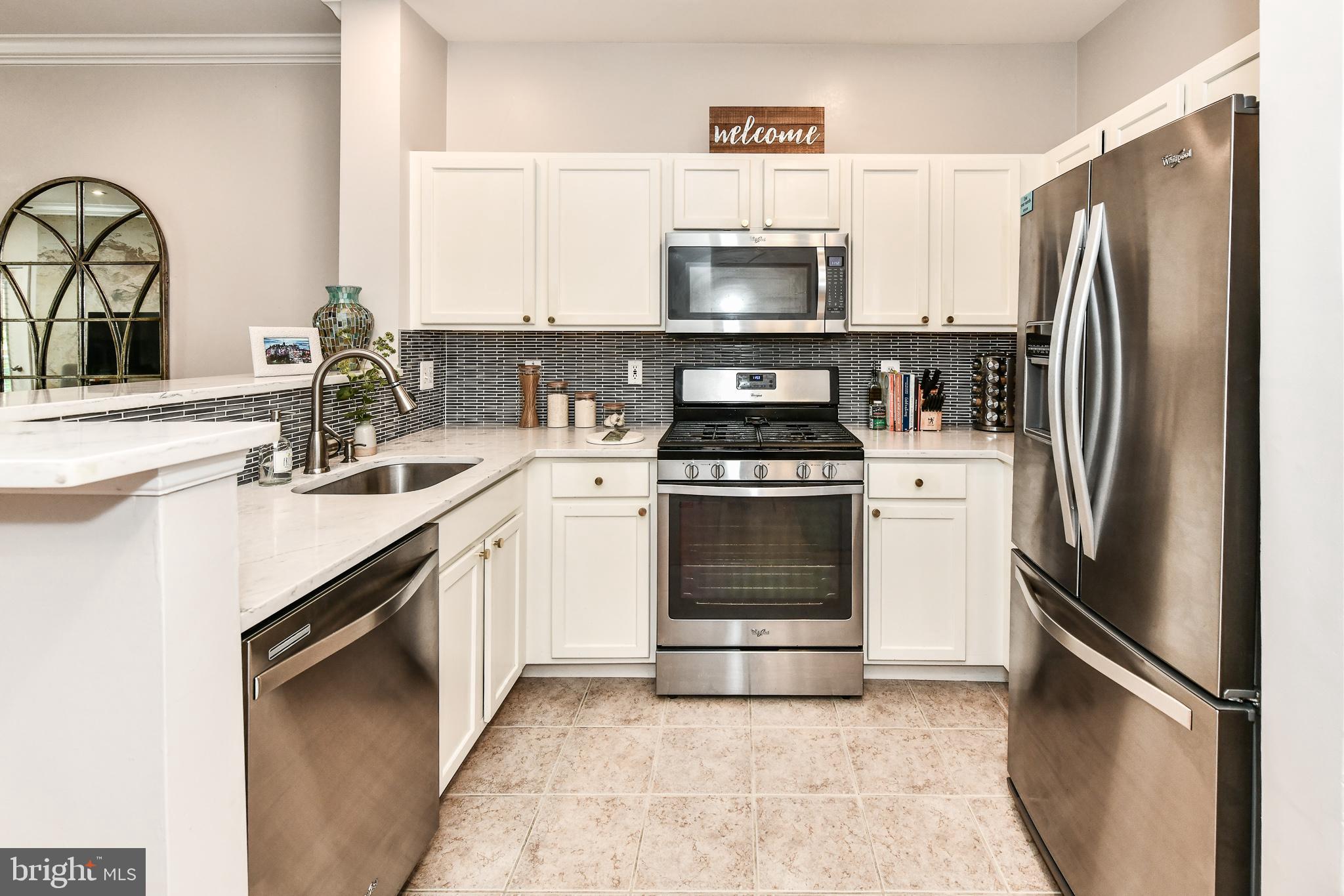 12000 Market Street, Unit 166 Reston, VA 20190 - Photo 4 of 33 Beautifully updated kitchen!