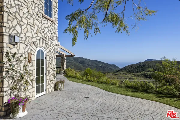 $7,100,000 | 33239 Mulholland Highway, Malibu, CA 90265