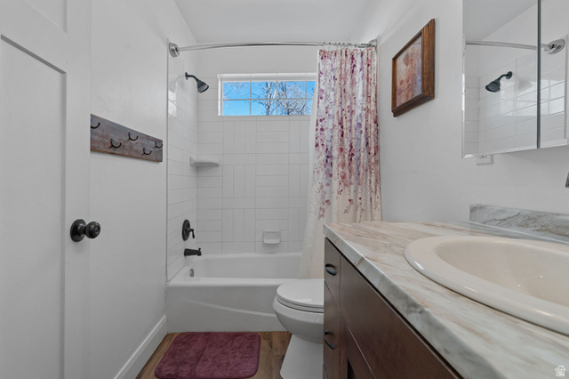 75 North 100th Street West Fillmore, UT 84631 - Photo 20 of 62 Full bath with shower / tub combo with curtain, vanity, and light wood-style floors