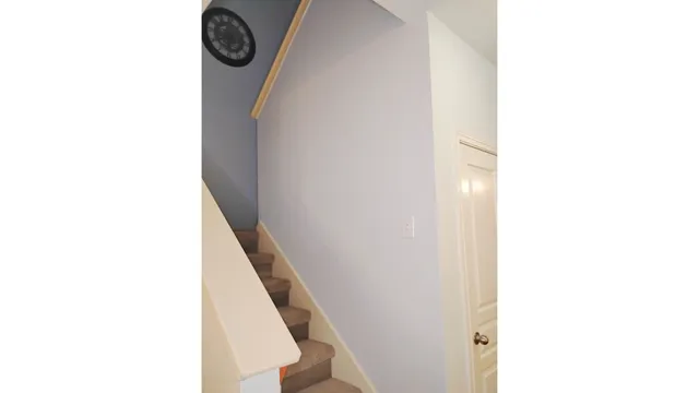 a picture of wall with a window