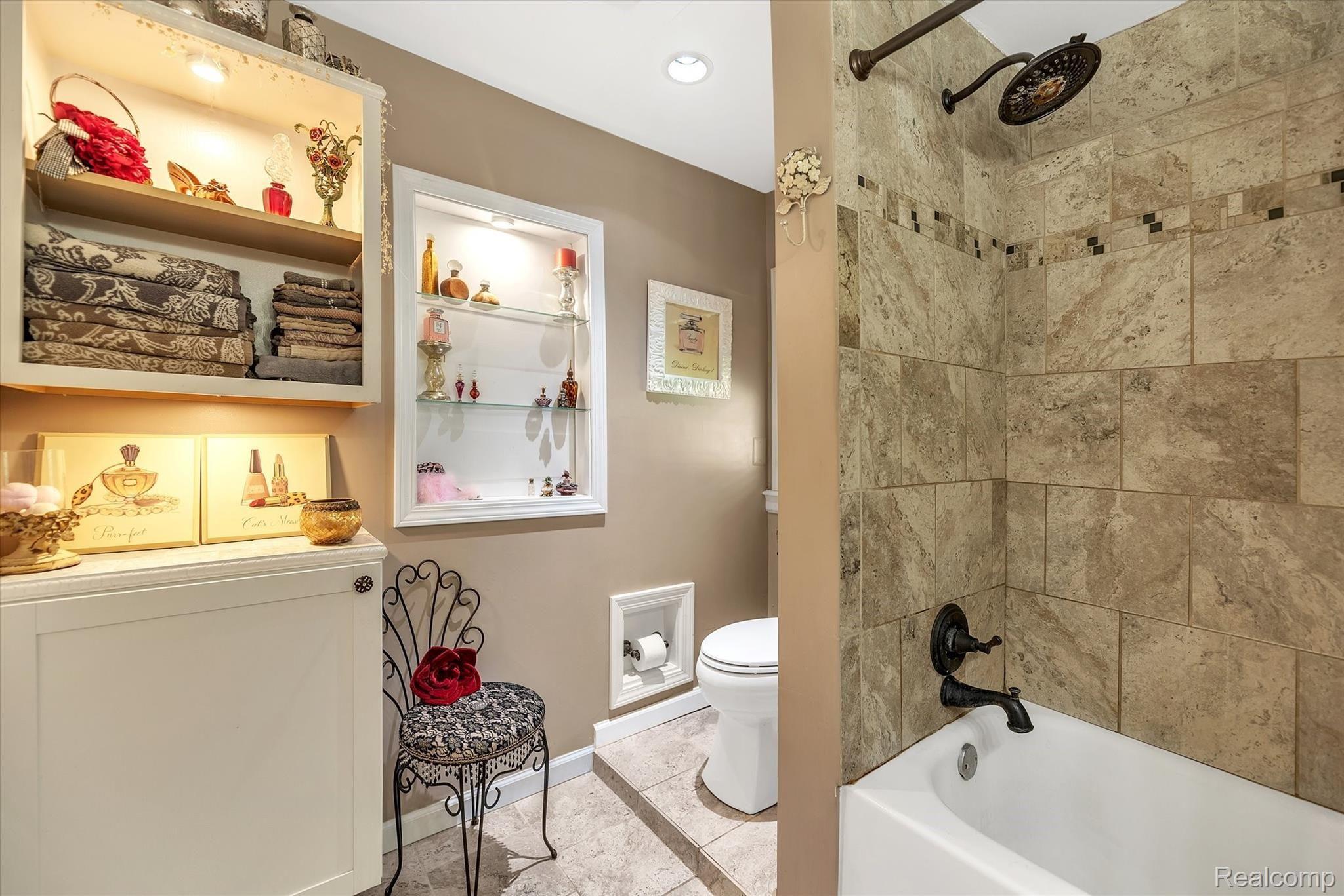 1653 North Beck Road Canton, MI 48187 - Photo 32 of 57 33-1653-N-Beck-Rd-WindowStill-Real-Estate-Photography-33.jpg