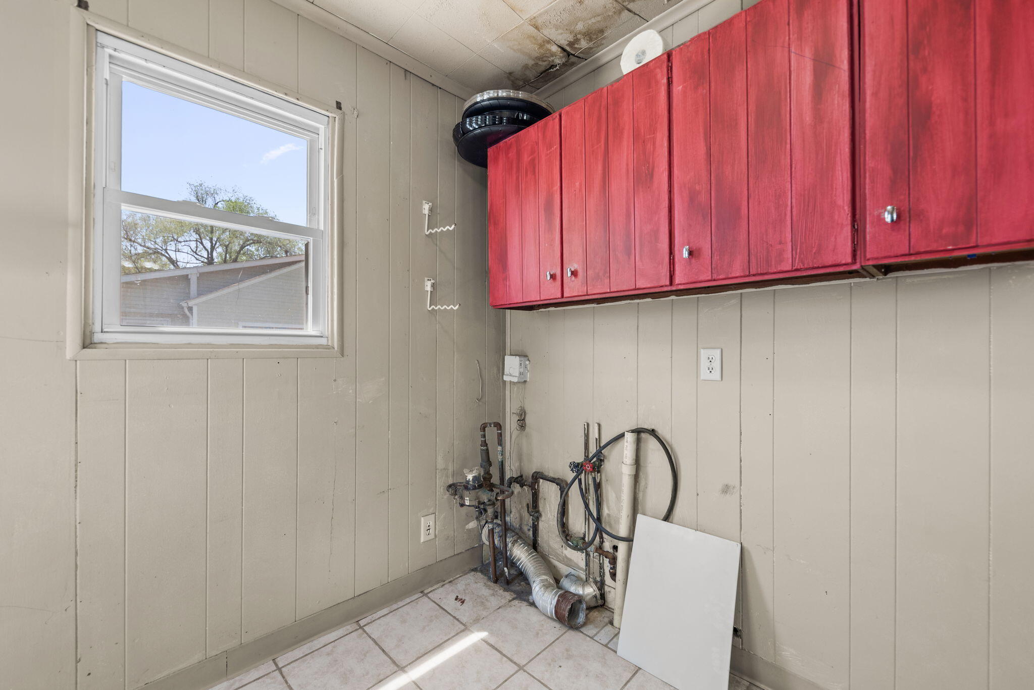 1804 Burlington Beach Road Valparaiso, IN 46383 - Photo 14 of 20 2048x1367