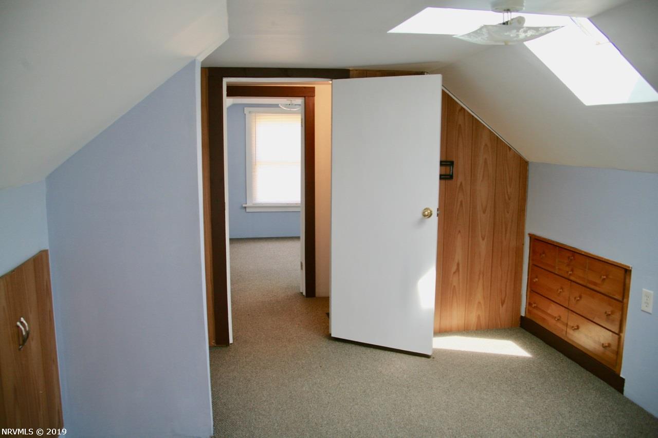 4983 Old Robinson Tract Road Pulaski, VA 24301 - Photo 14 of 19 Gallery Image 14