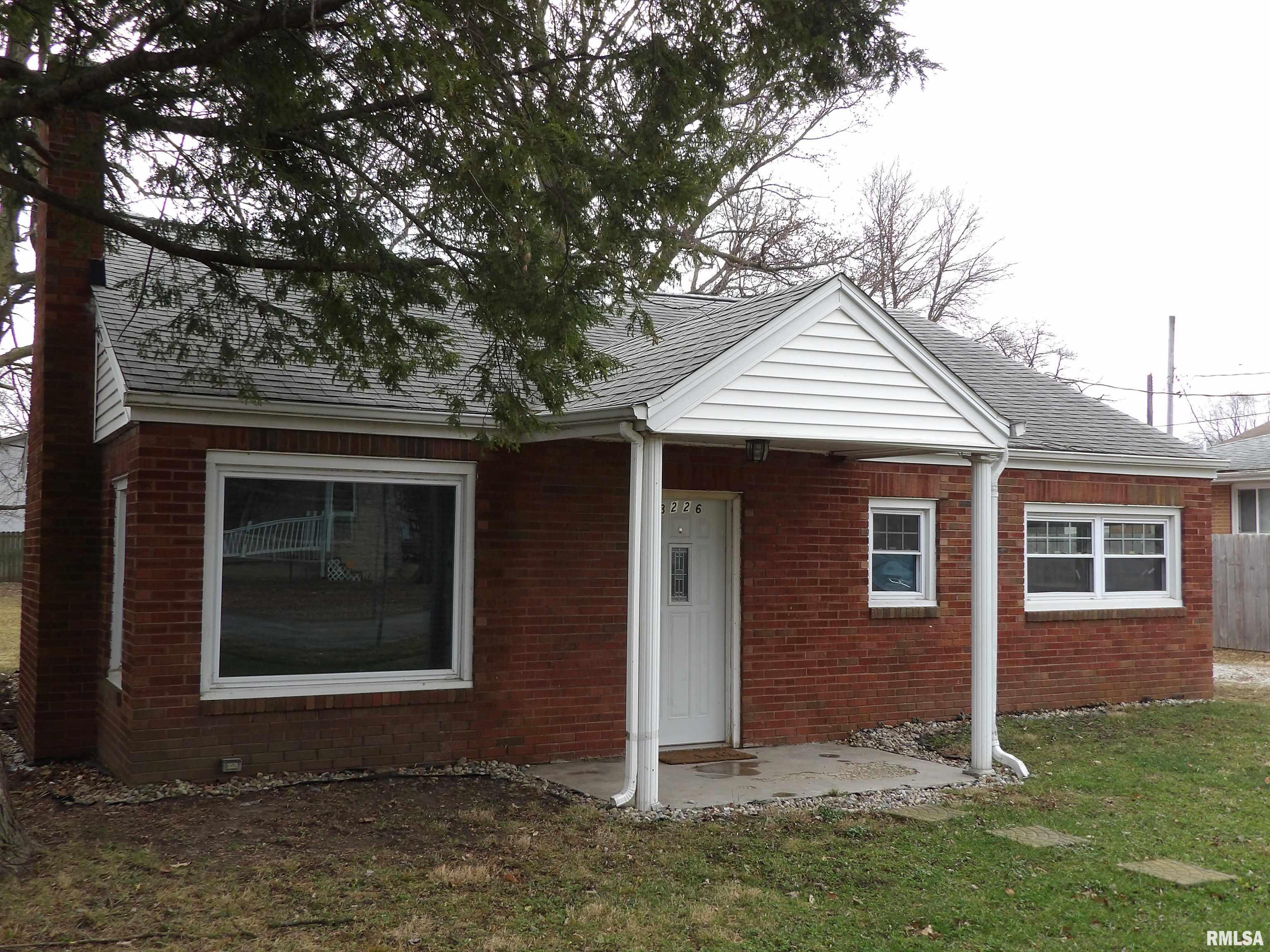 3226 East Enos Avenue Springfield, IL 62702 - Photo 1 of 21 Gallery Image 1