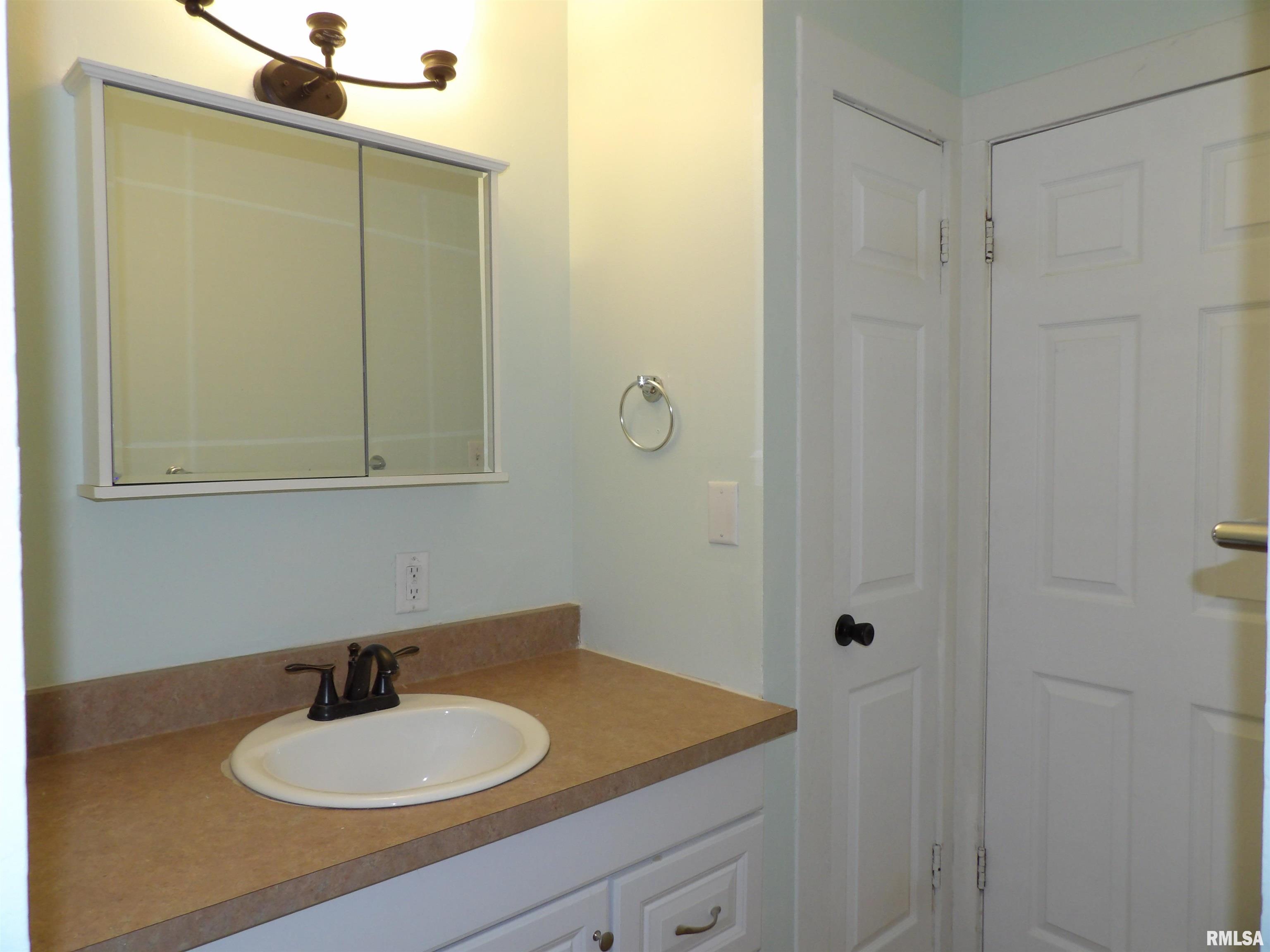 3226 East Enos Avenue Springfield, IL 62702 - Photo 12 of 21 Gallery Image 12