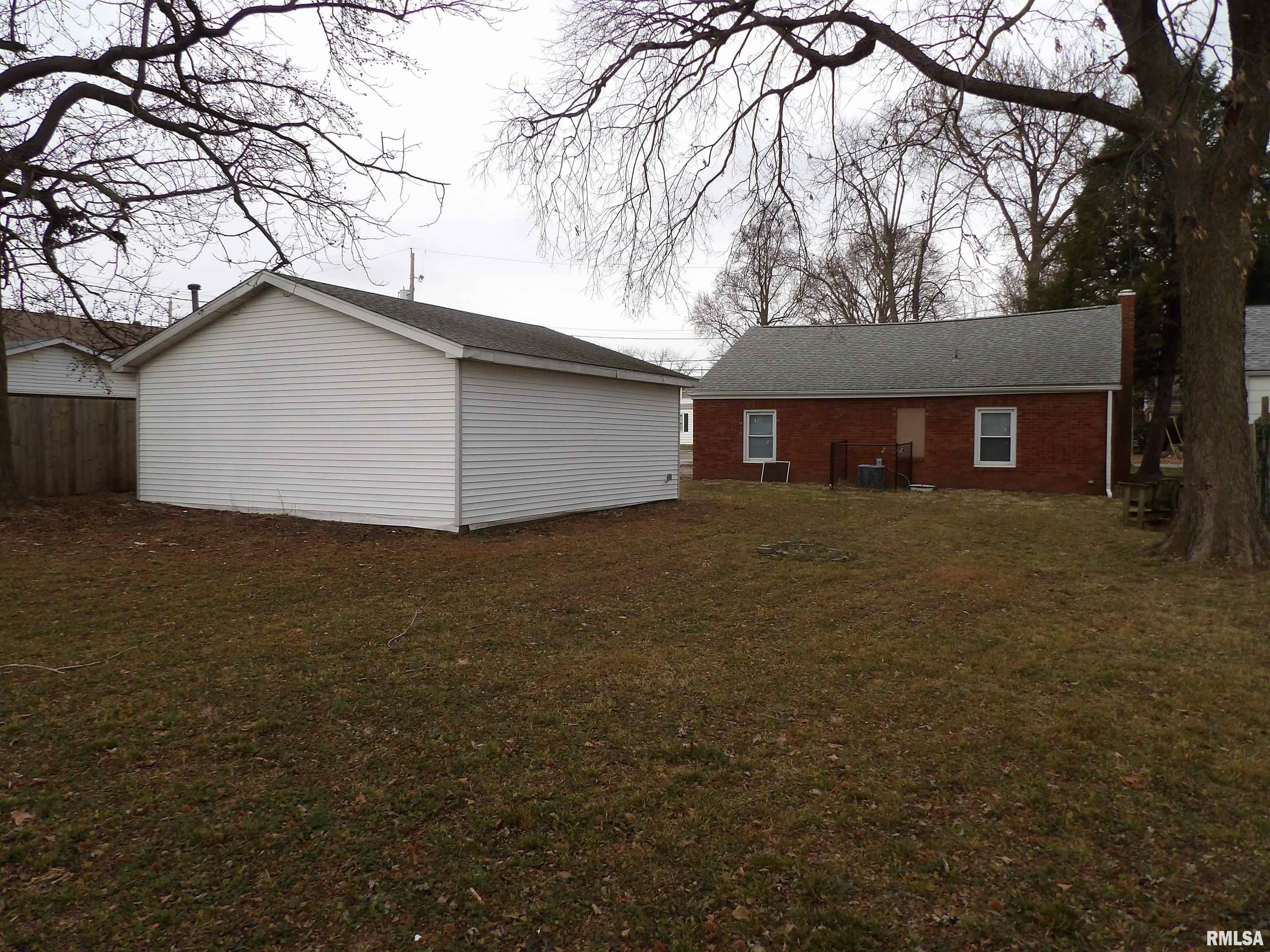 3226 East Enos Avenue Springfield, IL 62702 - Photo 17 of 21 Gallery Image 17