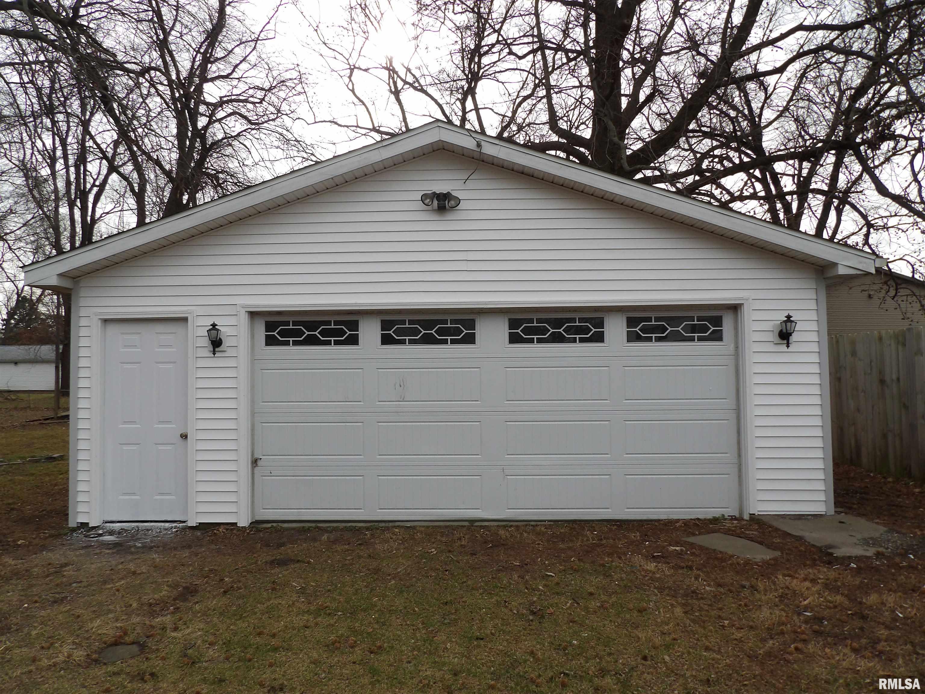 3226 East Enos Avenue Springfield, IL 62702 - Photo 3 of 21 Gallery Image 3