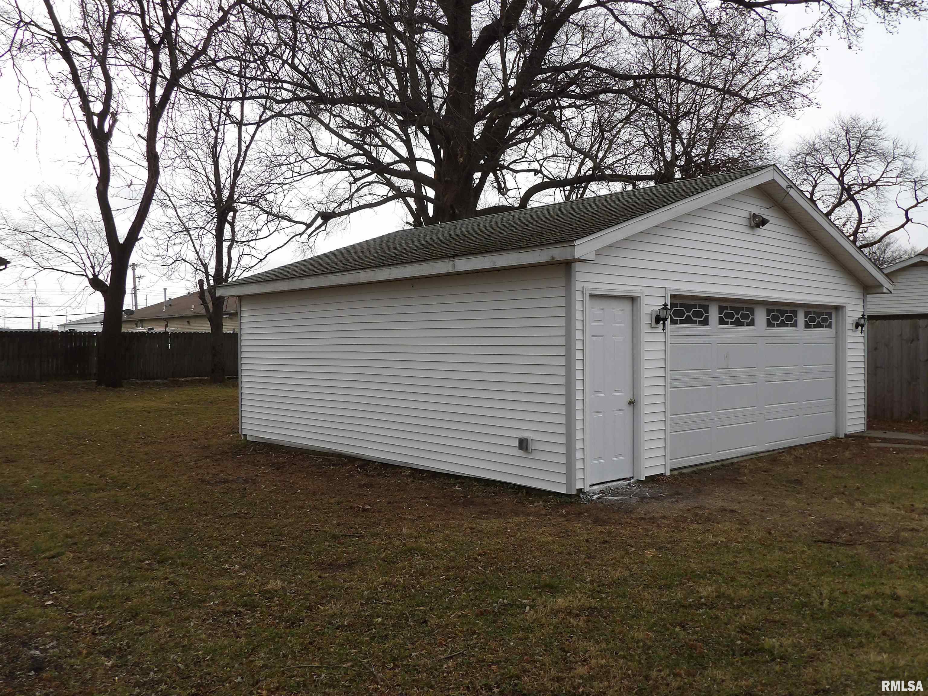 3226 East Enos Avenue Springfield, IL 62702 - Photo 4 of 21 Gallery Image 4